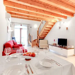 Little Canal 8 Apartment